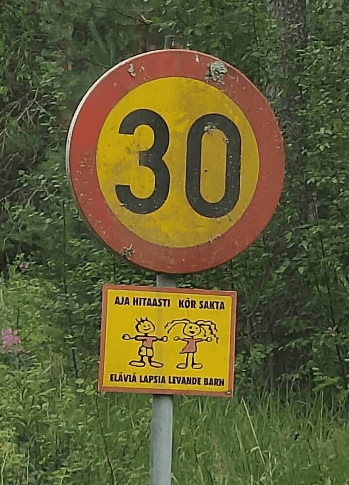 Liikennemerkki Varo eläviä lapsia